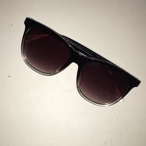 J LO BLACK SUNGLASSES